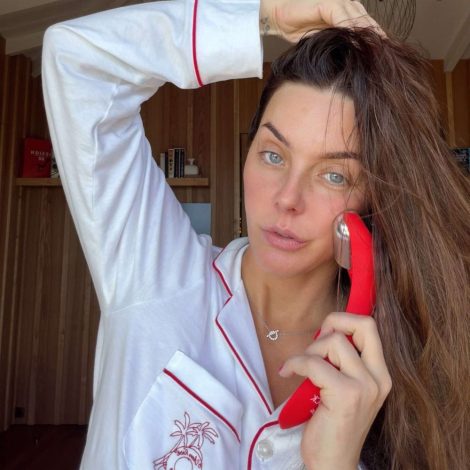 How to Use Ice Roller on Face for a Sculpted, Radiant Look